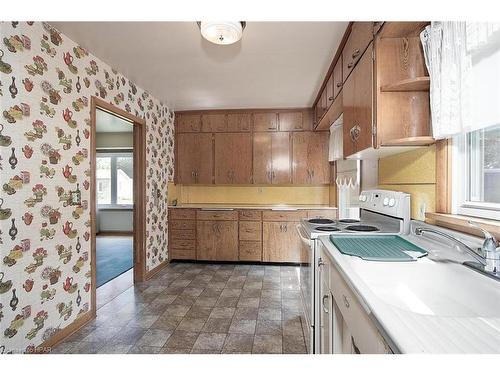 46 Blenheim Street, Mitchell, ON - Indoor Photo Showing Kitchen