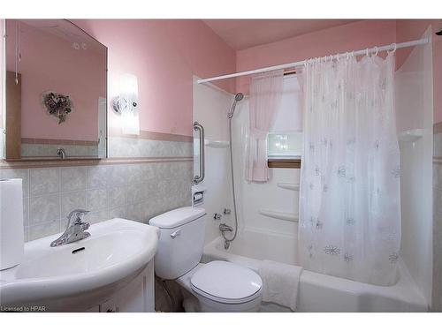 46 Blenheim Street, Mitchell, ON - Indoor Photo Showing Bathroom