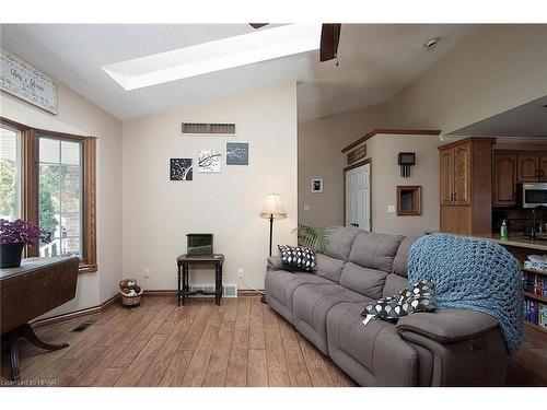 69625 Victoria Drive, Centralia, ON - Indoor Photo Showing Living Room