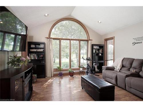 69625 Victoria Drive, Centralia, ON - Indoor Photo Showing Living Room