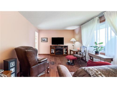 141 St Andrew Street, Mitchell, ON - Indoor Photo Showing Living Room