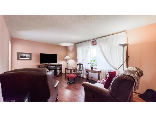 141 St Andrew Street, Mitchell, ON - Indoor Photo Showing Living Room