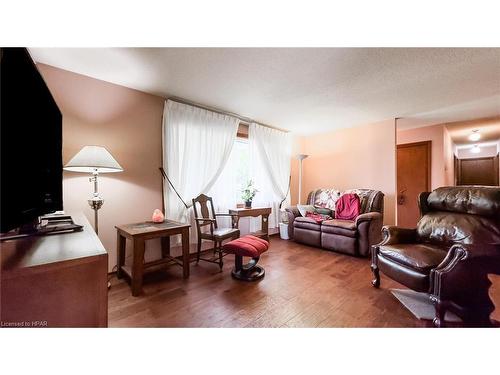 141 St Andrew Street, Mitchell, ON - Indoor Photo Showing Living Room