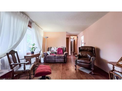 141 St Andrew Street, Mitchell, ON - Indoor Photo Showing Living Room