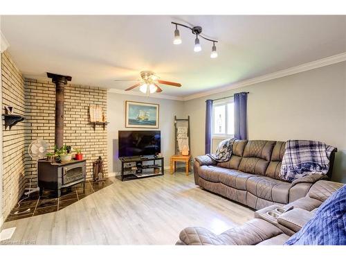 161 Livingstone Avenue N, Listowel, ON - Indoor Photo Showing Living Room