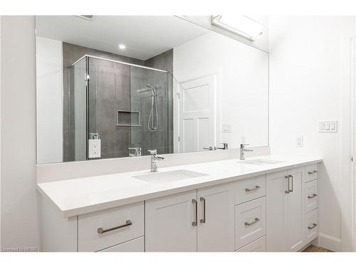 70 Deer Ridge Lane, Bayfield, ON - Indoor Photo Showing Bathroom