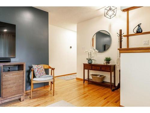 39 Gordon Street, Stratford, ON - Indoor Photo Showing Living Room