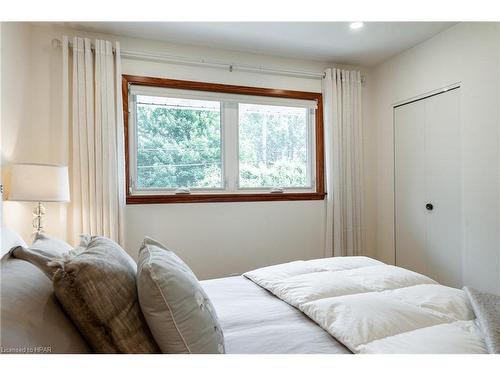 39 Gordon Street, Stratford, ON - Indoor Photo Showing Bedroom