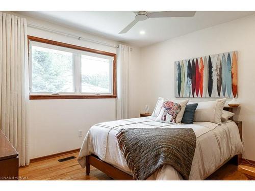 39 Gordon Street, Stratford, ON - Indoor Photo Showing Bedroom