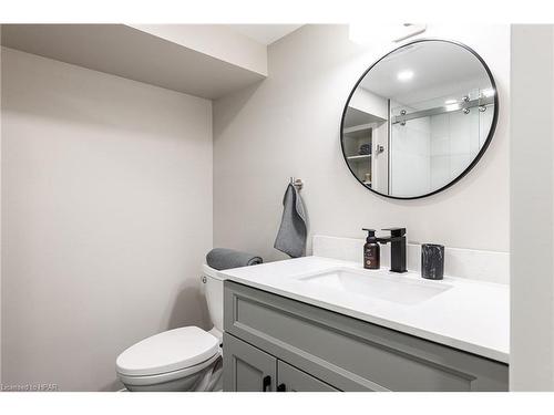 39 Gordon Street, Stratford, ON - Indoor Photo Showing Bathroom