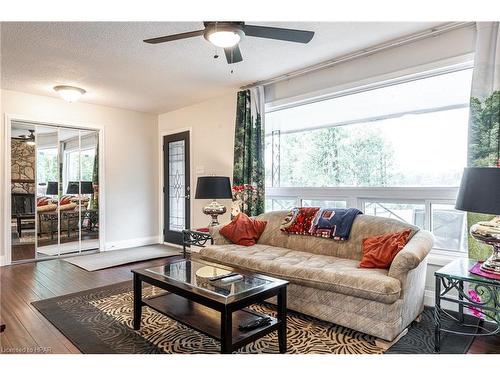 20328 Fairview Road, Thames Centre, ON - Indoor Photo Showing Living Room