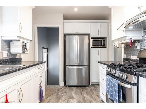 20328 Fairview Road, Thames Centre, ON - Indoor Photo Showing Kitchen With Upgraded Kitchen