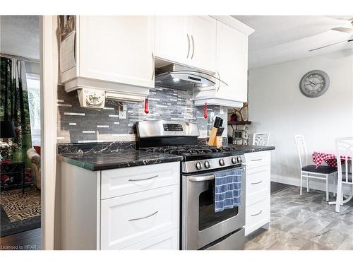 20328 Fairview Road, Thames Centre, ON - Indoor Photo Showing Kitchen With Upgraded Kitchen