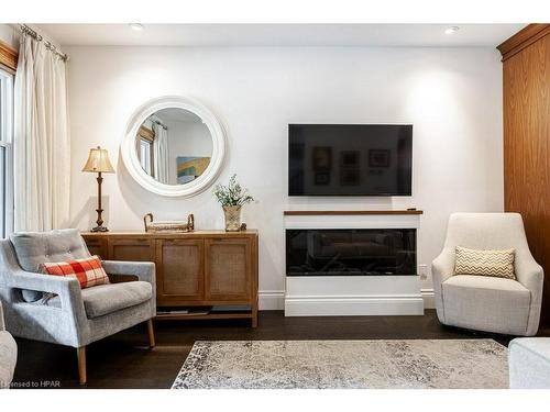 88 Norman Street, Stratford, ON - Indoor Photo Showing Living Room