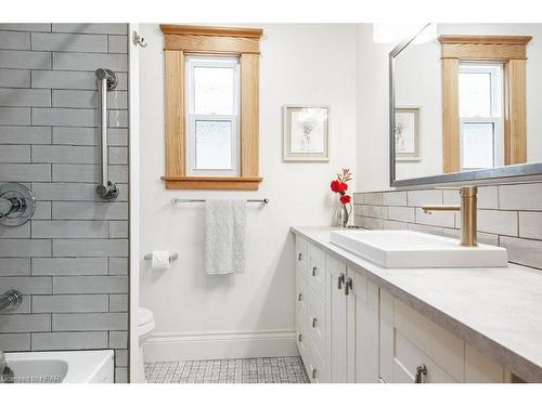 88 Norman Street, Stratford, ON - Indoor Photo Showing Bathroom