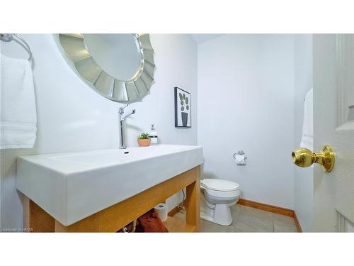 21 George Street, Bayfield, ON - Indoor Photo Showing Bathroom