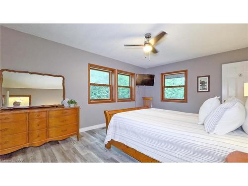 21 George Street, Bayfield, ON - Indoor Photo Showing Bedroom