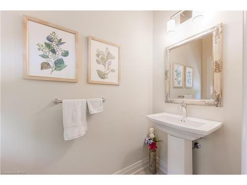 110-3025 Singleton Avenue, London, ON - Indoor Photo Showing Bathroom