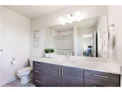 110-3025 Singleton Avenue, London, ON - Indoor Photo Showing Bathroom