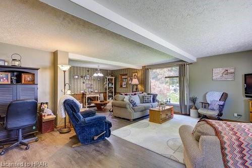 129 King Street N, Atwood, ON - Indoor Photo Showing Living Room