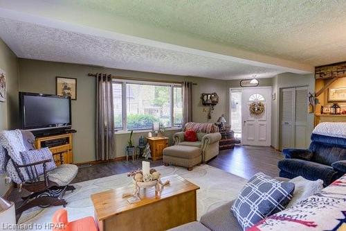 129 King Street N, Atwood, ON - Indoor Photo Showing Living Room