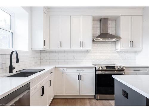 1-74 Church Street, Stratford, ON - Indoor Photo Showing Kitchen With Upgraded Kitchen