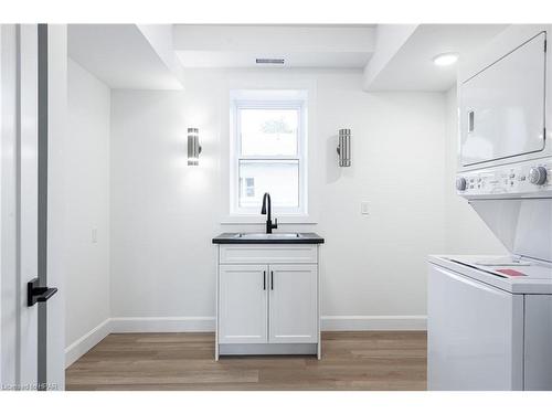 1-74 Church Street, Stratford, ON - Indoor Photo Showing Laundry Room