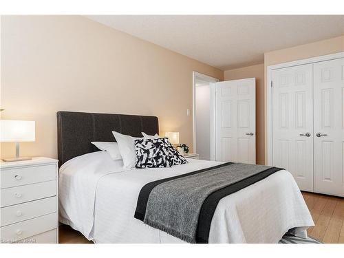 103-160 Romeo Street Street, Stratford, ON - Indoor Photo Showing Bedroom