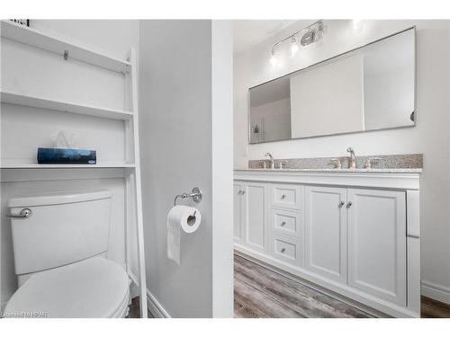 25 Stark Street, Bayfield, ON - Indoor Photo Showing Bathroom