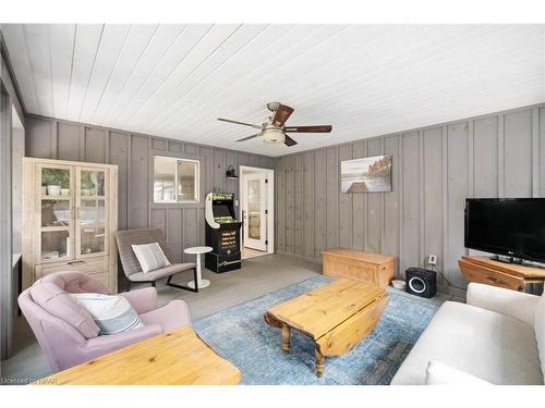 25 Stark Street, Bayfield, ON - Indoor Photo Showing Living Room