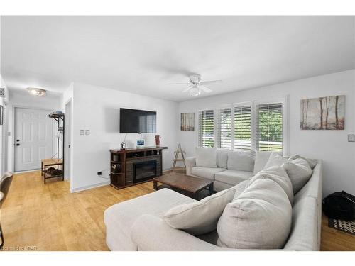 25 Stark Street, Bayfield, ON - Indoor Photo Showing Living Room