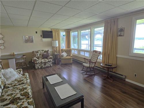 554 Road 5 S, Conestogo Lake, ON - Indoor Photo Showing Living Room