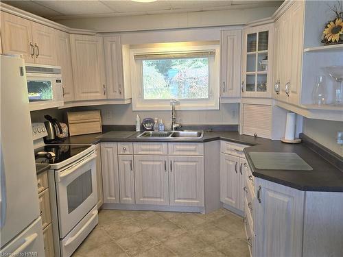 554 Road 5 S, Conestogo Lake, ON - Indoor Photo Showing Kitchen With Double Sink