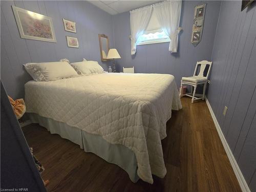 554 Road 5 S, Conestogo Lake, ON - Indoor Photo Showing Bedroom