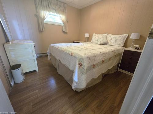 554 Road 5 S, Conestogo Lake, ON - Indoor Photo Showing Bedroom