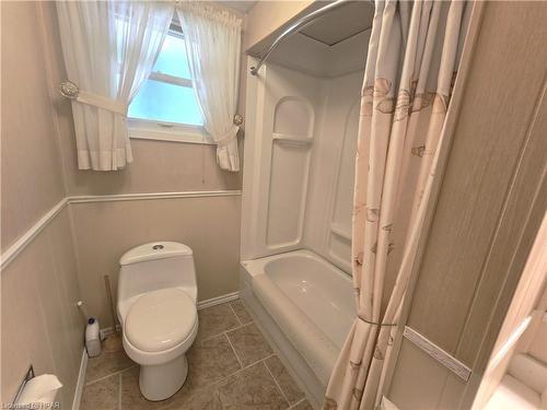 554 Road 5 S, Conestogo Lake, ON - Indoor Photo Showing Bathroom