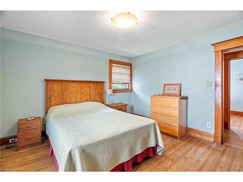 126 Nelson Street E, Goderich, ON - Indoor Photo Showing Bedroom