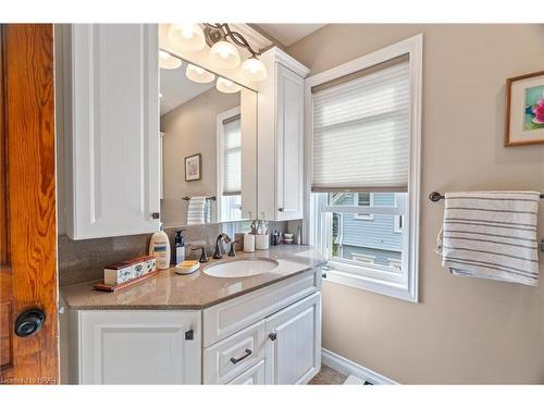 126 Nelson Street E, Goderich, ON - Indoor Photo Showing Bathroom