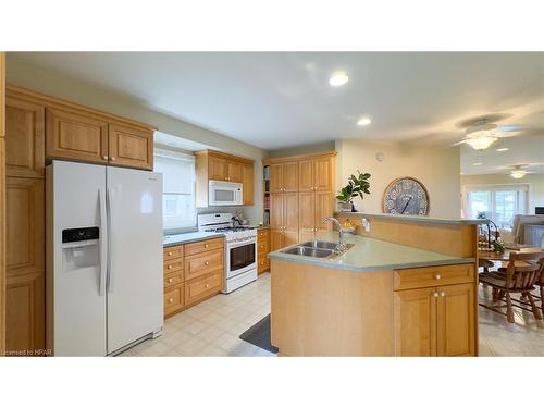 301 Bethune Crescent, Goderich, ON - Indoor Photo Showing Kitchen With Double Sink