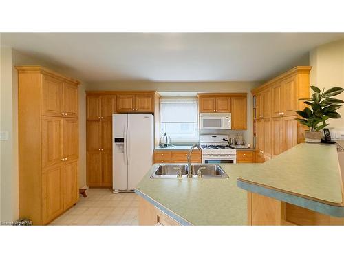 301 Bethune Crescent, Goderich, ON - Indoor Photo Showing Kitchen With Double Sink