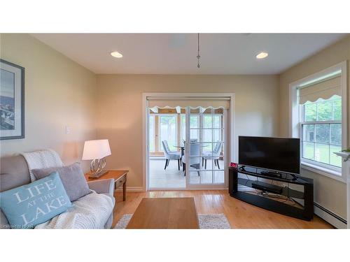 301 Bethune Crescent, Goderich, ON - Indoor Photo Showing Living Room