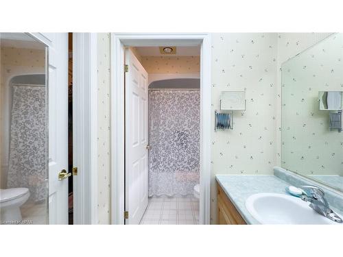 301 Bethune Crescent, Goderich, ON - Indoor Photo Showing Bathroom