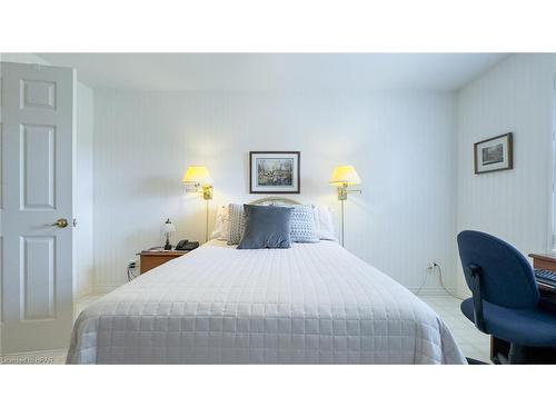 301 Bethune Crescent, Goderich, ON - Indoor Photo Showing Bedroom