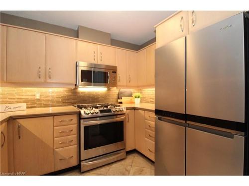 24-90 Ontario Street S, Grand Bend, ON - Indoor Photo Showing Kitchen