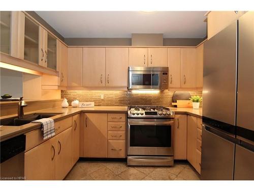 24-90 Ontario Street S, Grand Bend, ON - Indoor Photo Showing Kitchen