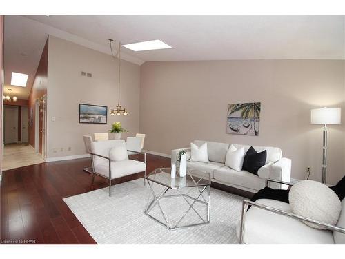 24-90 Ontario Street S, Grand Bend, ON - Indoor Photo Showing Living Room