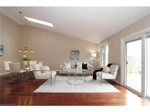 24-90 Ontario Street S, Grand Bend, ON - Indoor Photo Showing Living Room