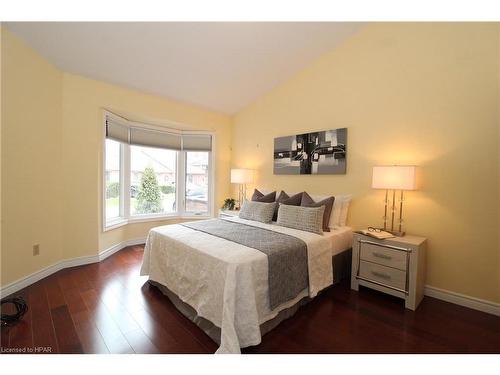 24-90 Ontario Street S, Grand Bend, ON - Indoor Photo Showing Bedroom