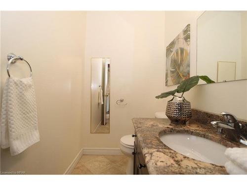 24-90 Ontario Street S, Grand Bend, ON - Indoor Photo Showing Bathroom