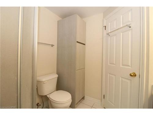 24-90 Ontario Street S, Grand Bend, ON - Indoor Photo Showing Bathroom